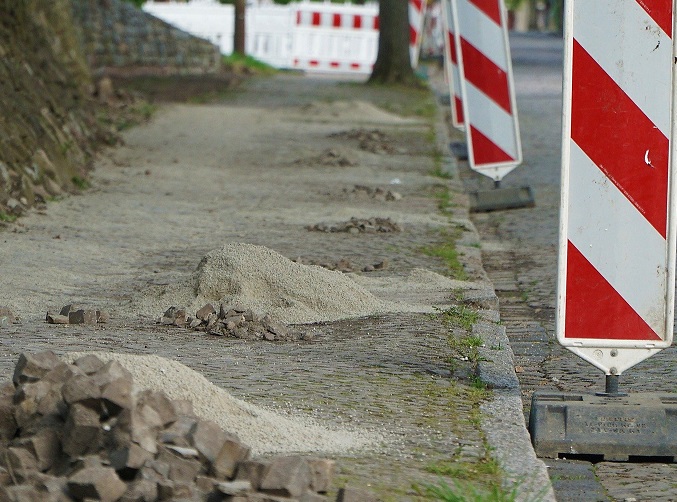 Městská část nechá opravit chodníky 1 chodn%C3%ADk 2