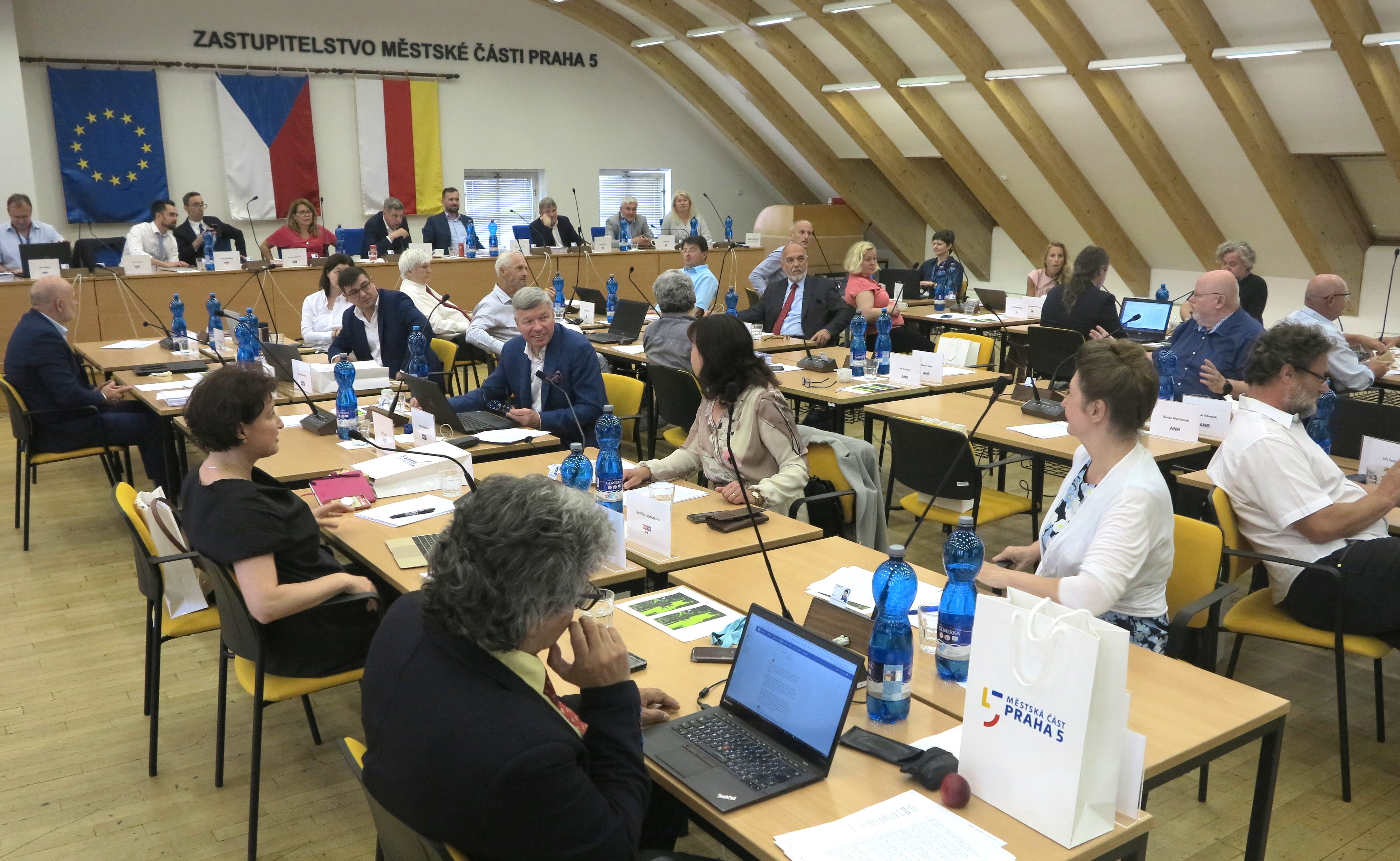 Zastupitelé městské části Praha 5 schválili před prázdninami řadu důležitých dokumentů 1 Zastupitelstvo 28.6.22 v%C3%BDb%C4%9Br 7