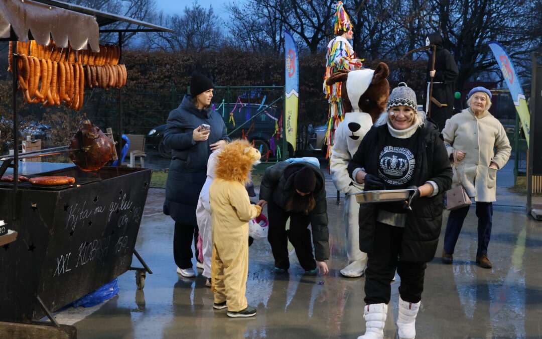 Masky ovládly Hořejší nábřeží