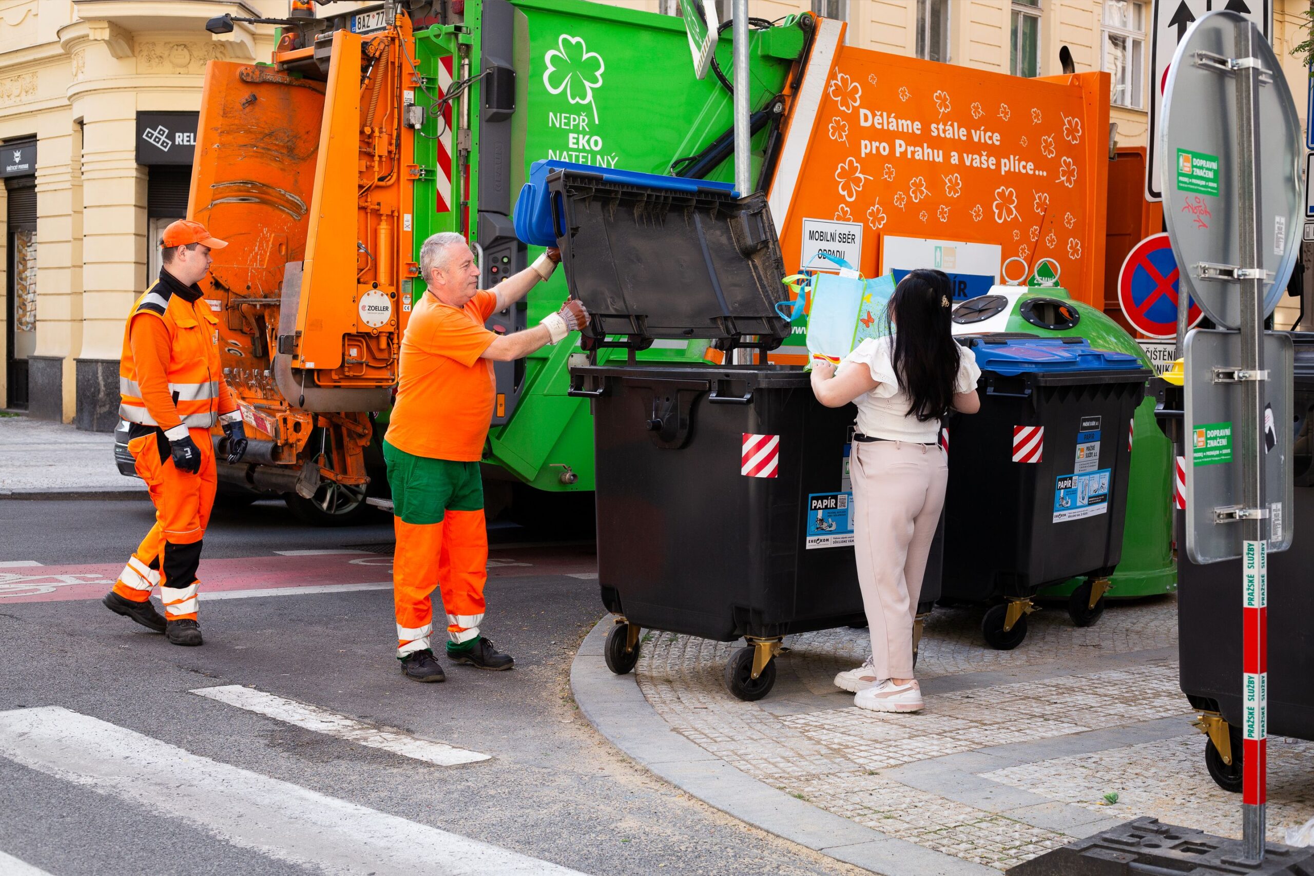 Pražské služby: Pražané si pochvalují blízkost nádob i chování pracovníků v odpadovém hospodářství