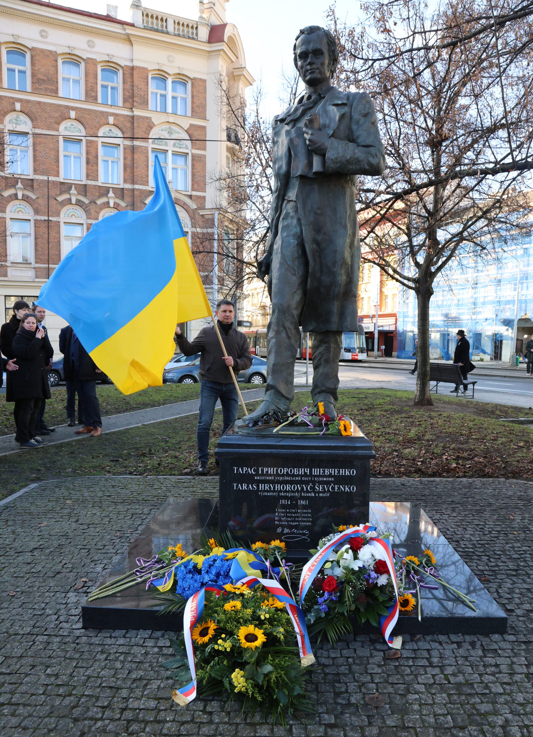 Zástupci Prahy 5 si připomněli výročí ruského vpádu na Ukrajinu 2 Ucteni pamatky obeti valky 31 scaled