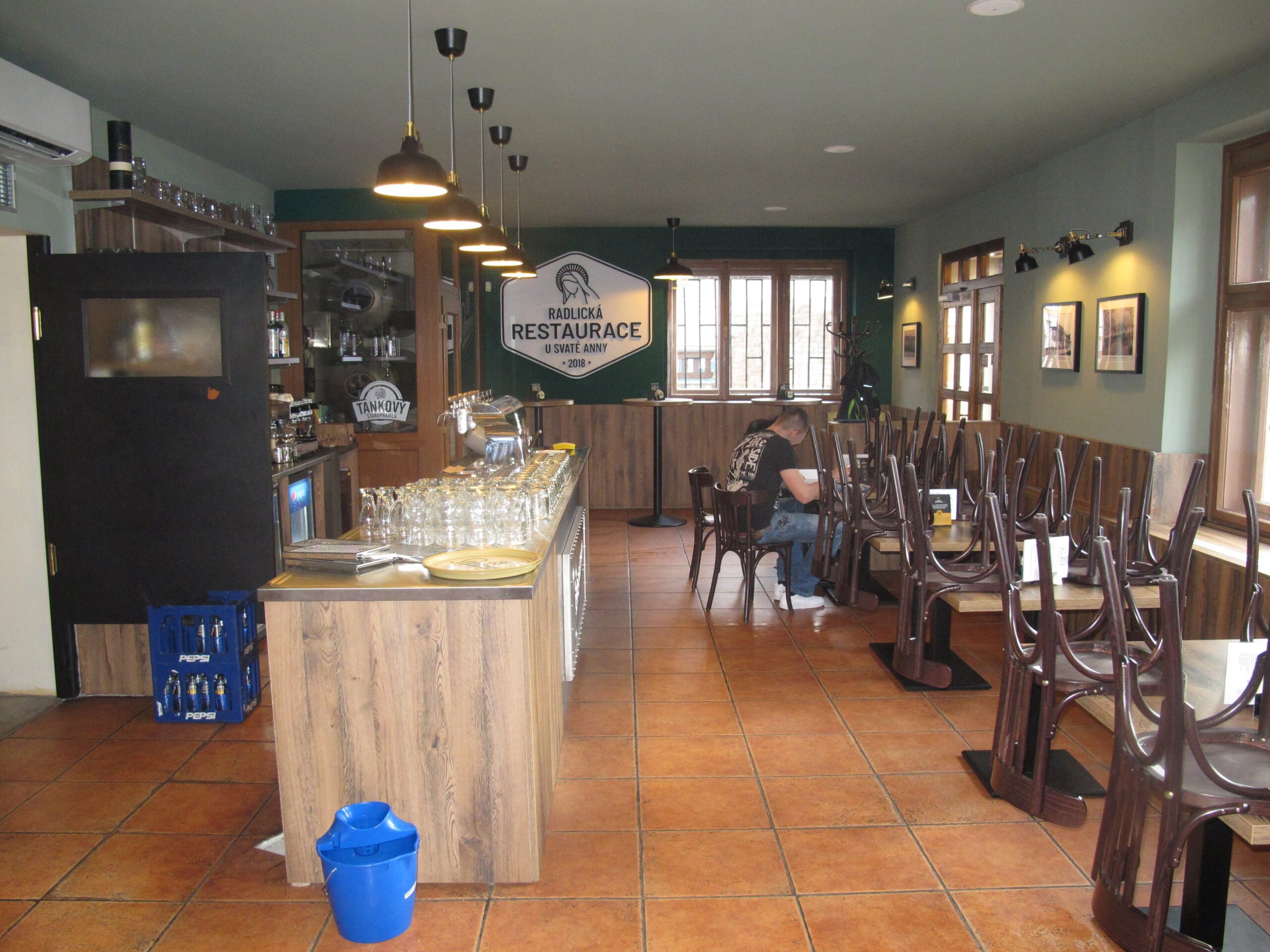 Prostory s restaurací jsou k pronájmu