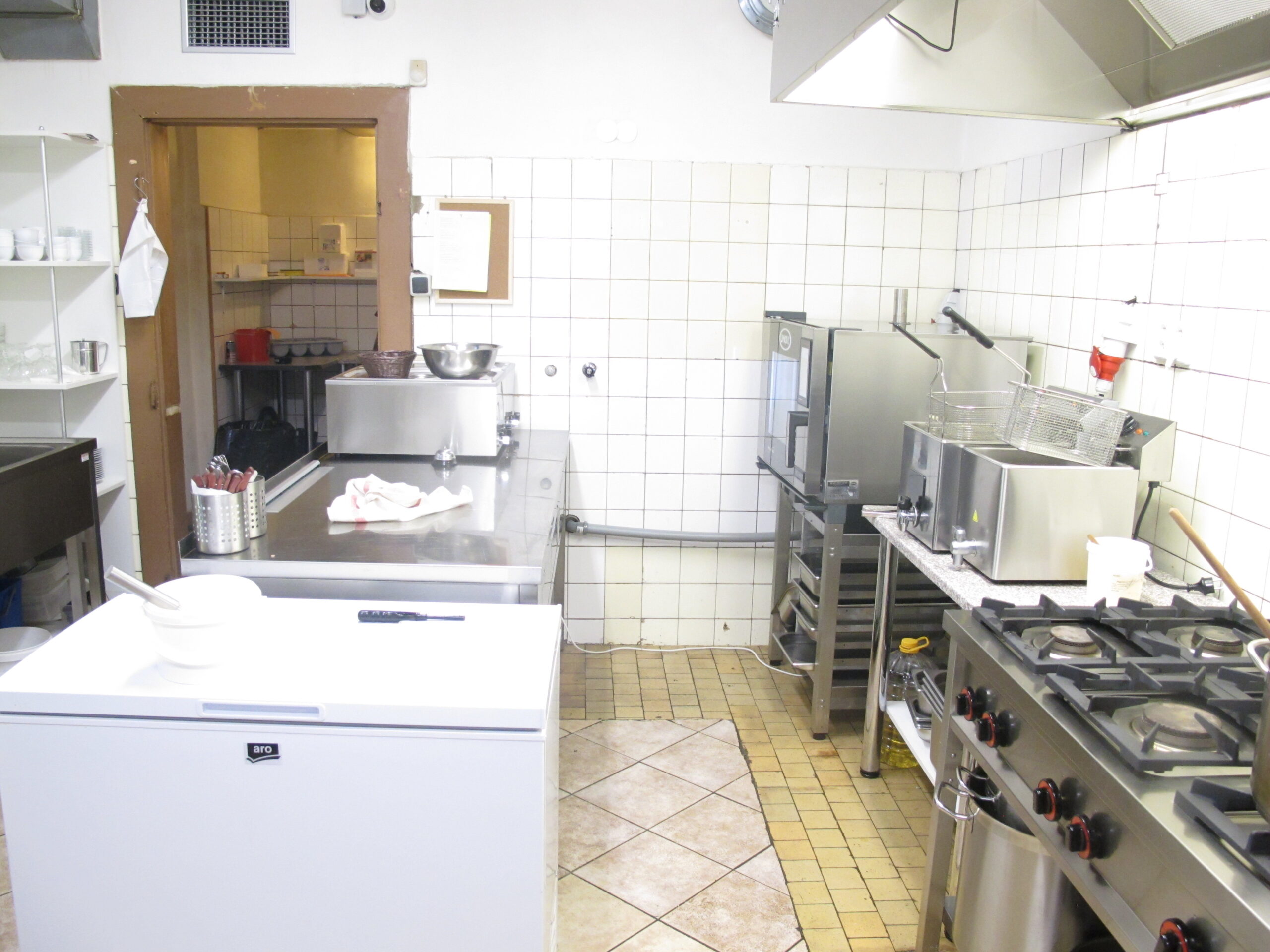 Prostory s restaurací jsou k pronájmu 2 radlicka pronajem3 scaled