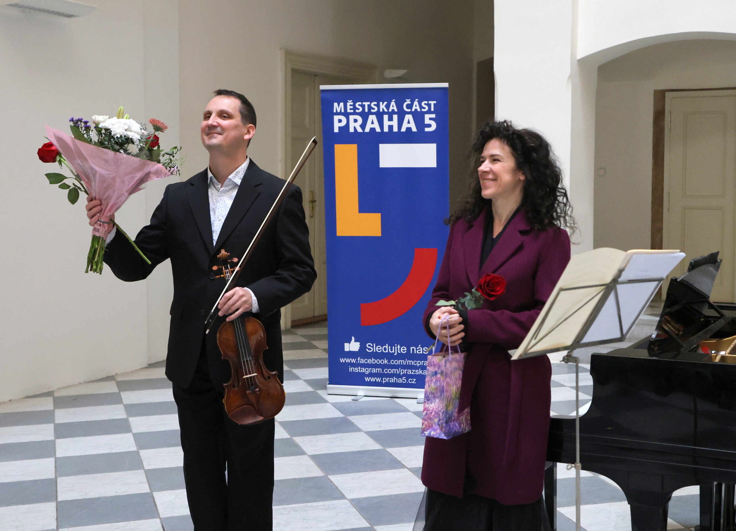 Muzeum hudby rozezněly housle a klavír