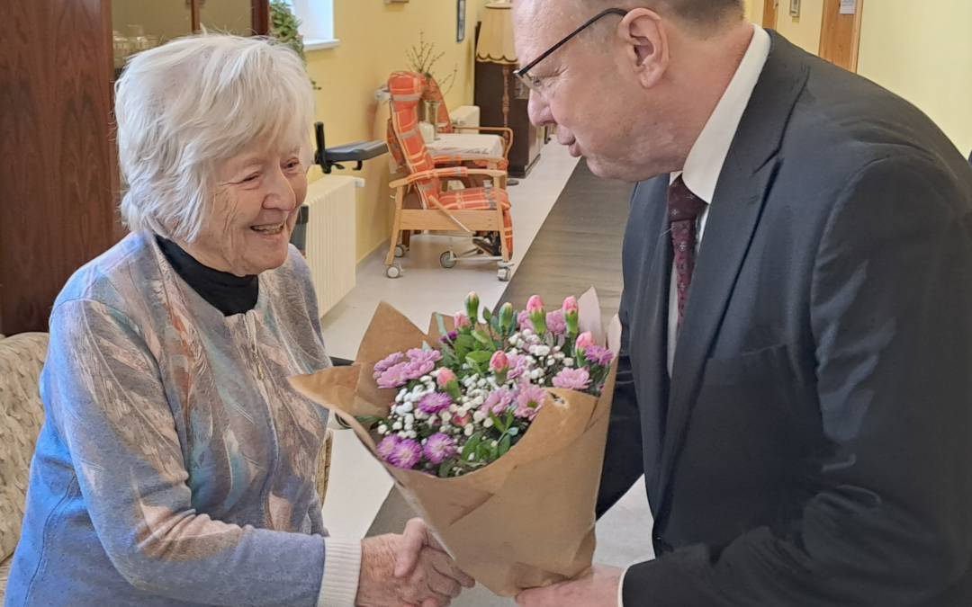 Zástupci Prahy 5 popřáli jubilantce z Palaty