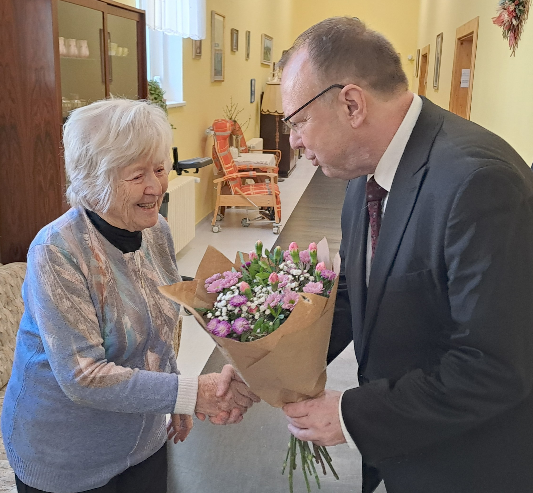 Zástupci Prahy 5 popřáli jubilantce z Palaty