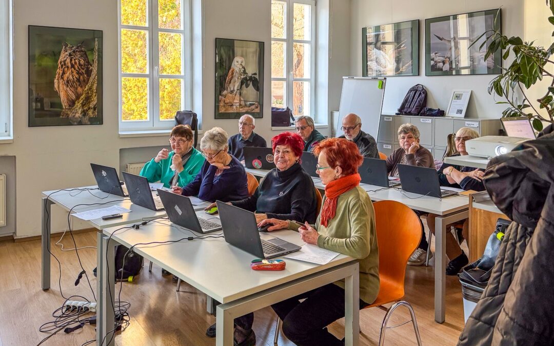 Hledáme lektory kurzů pro seniory