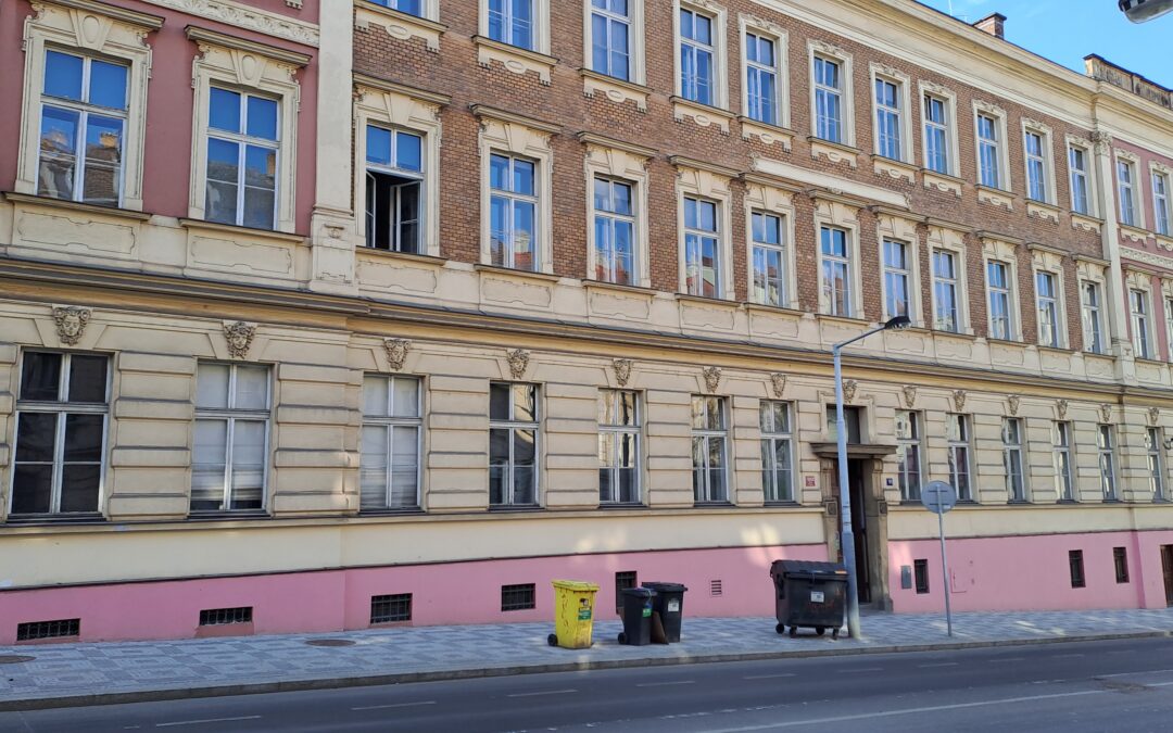 Na adresu U Santošky 17 se vrátí základní škola