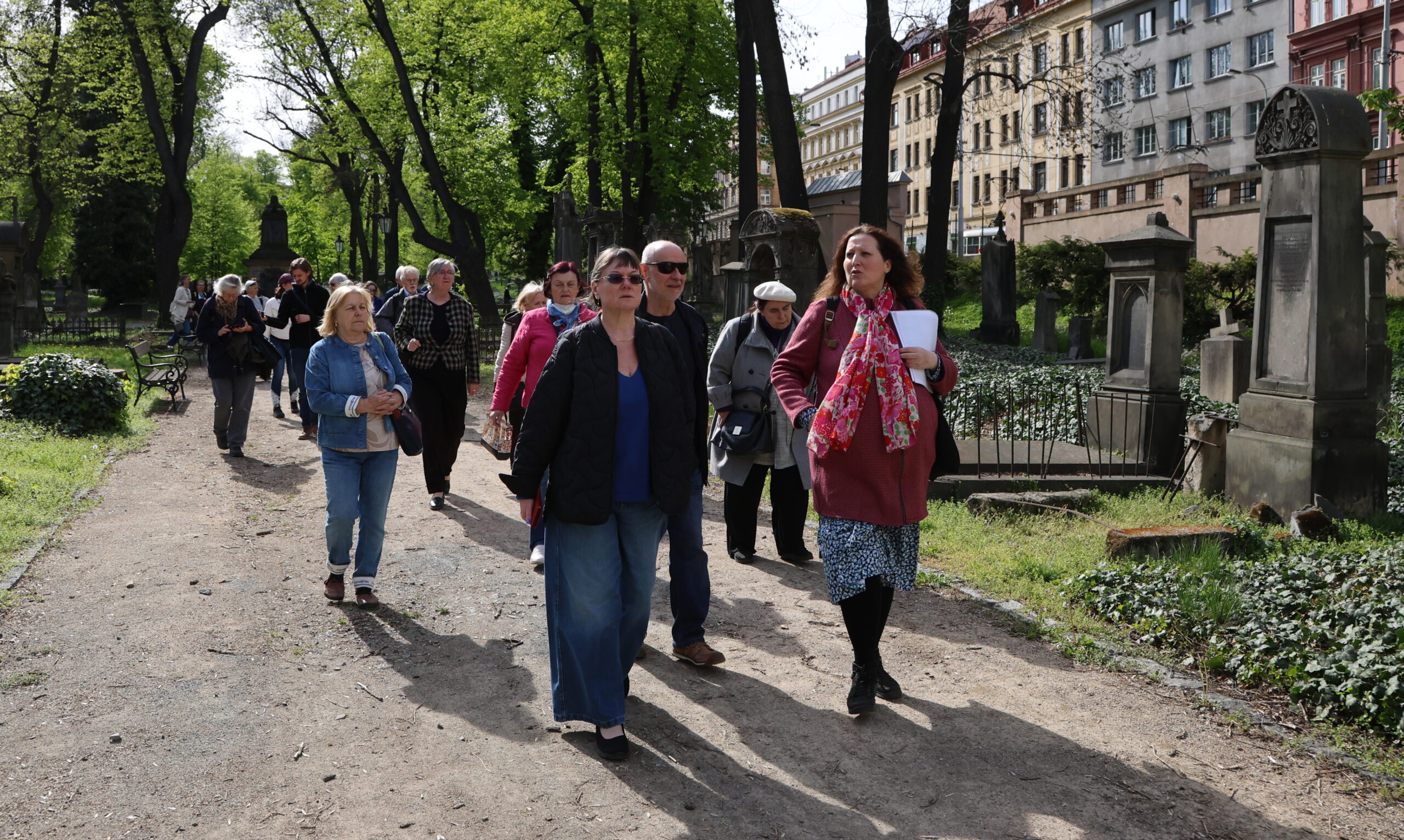 Malostranským hřbitovem po stopách sochařů Maxů