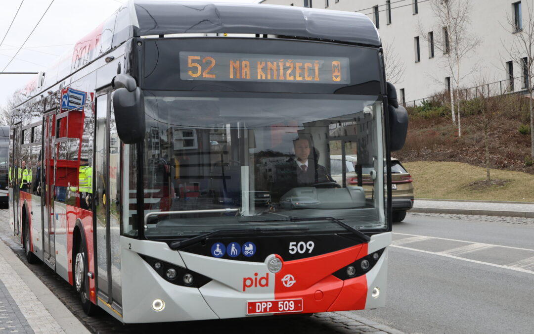Do Prahy 5 se vracejí trolejbusy