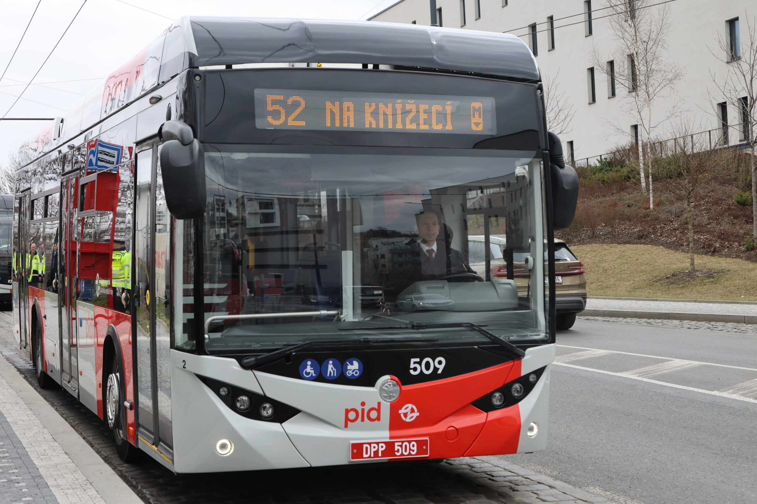 Do Prahy 5 se vracejí trolejbusy