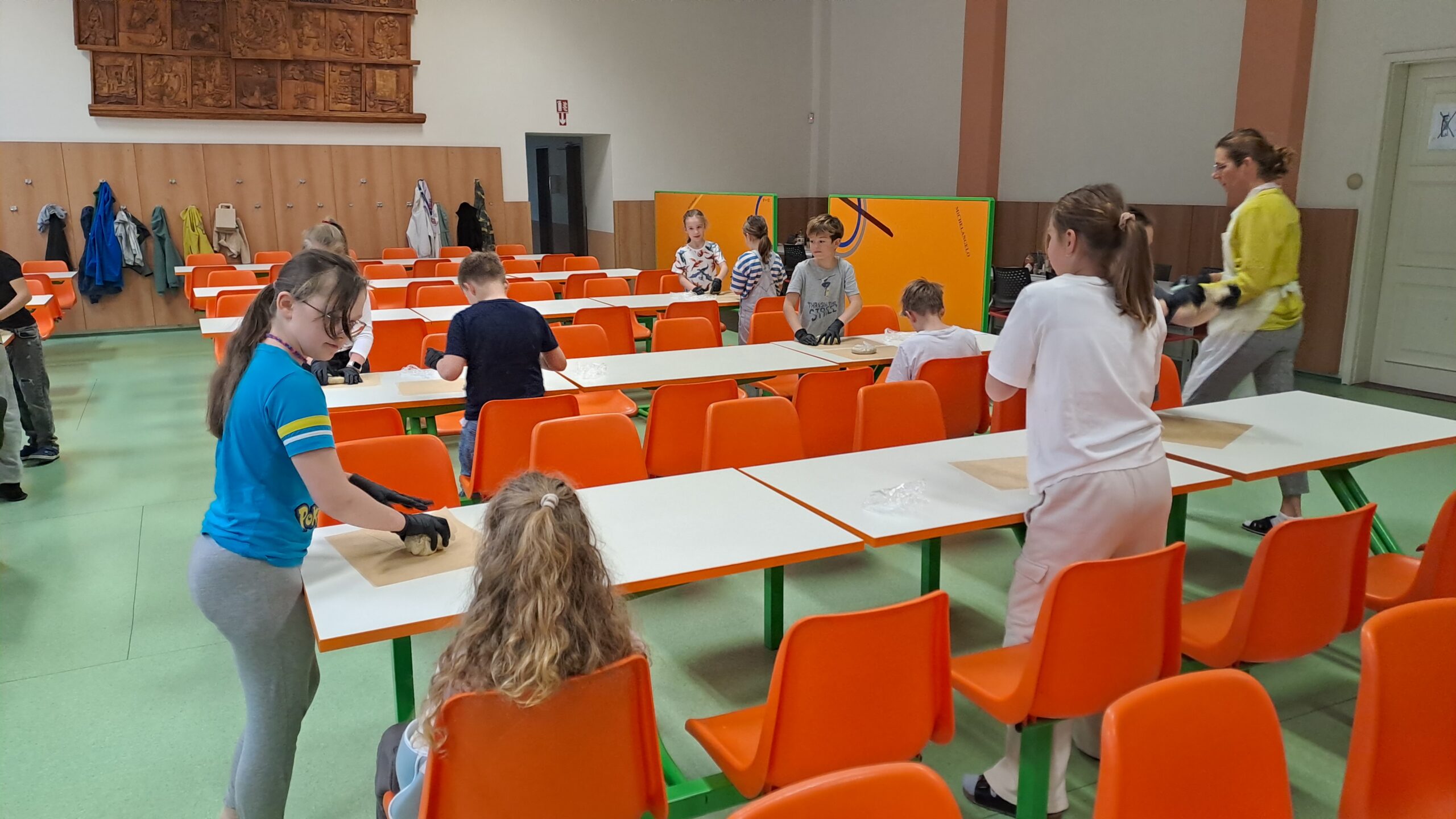 Školáci si k obědu pekli pizzu