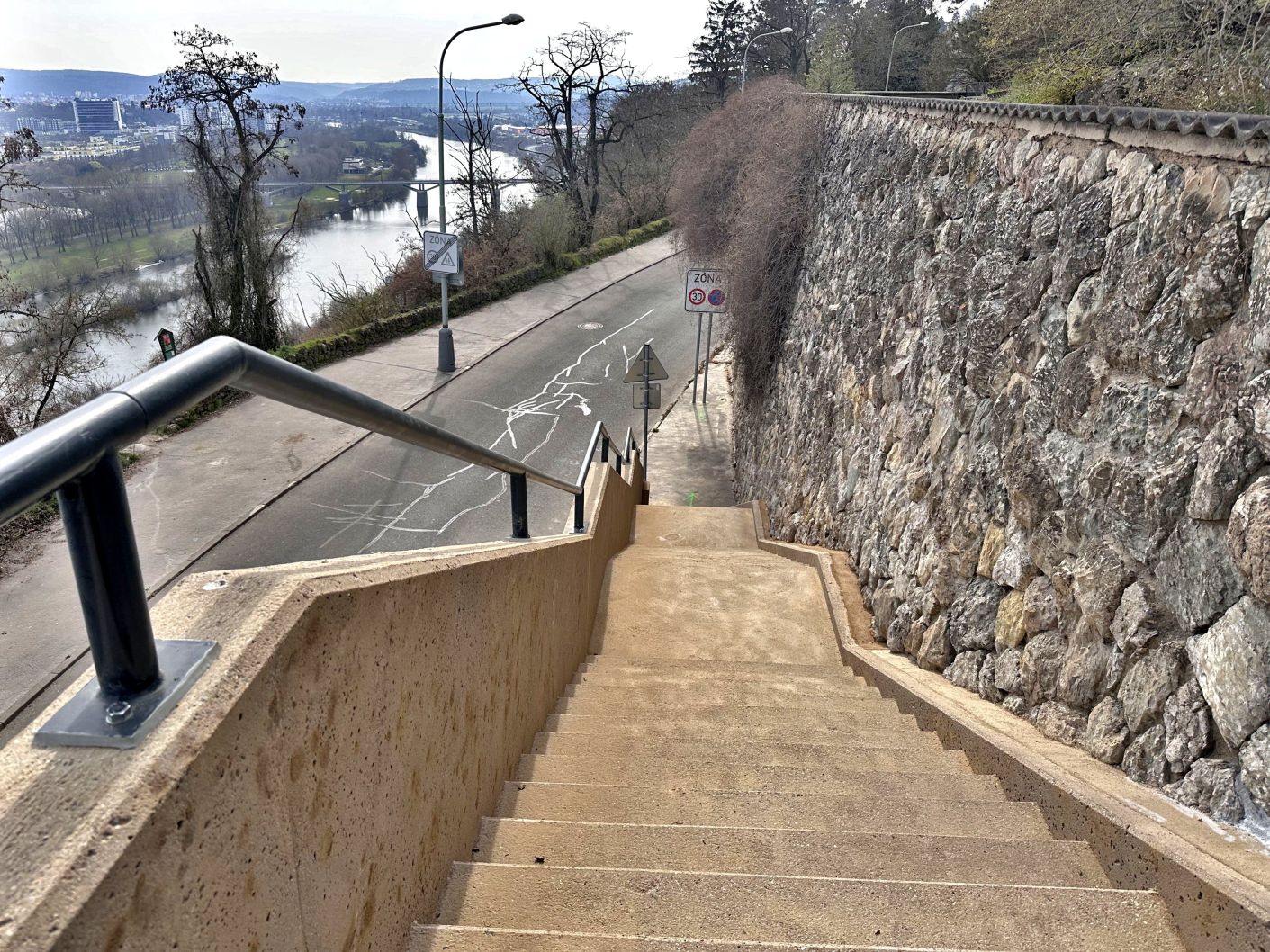 Další schodiště na Barrandově v novém