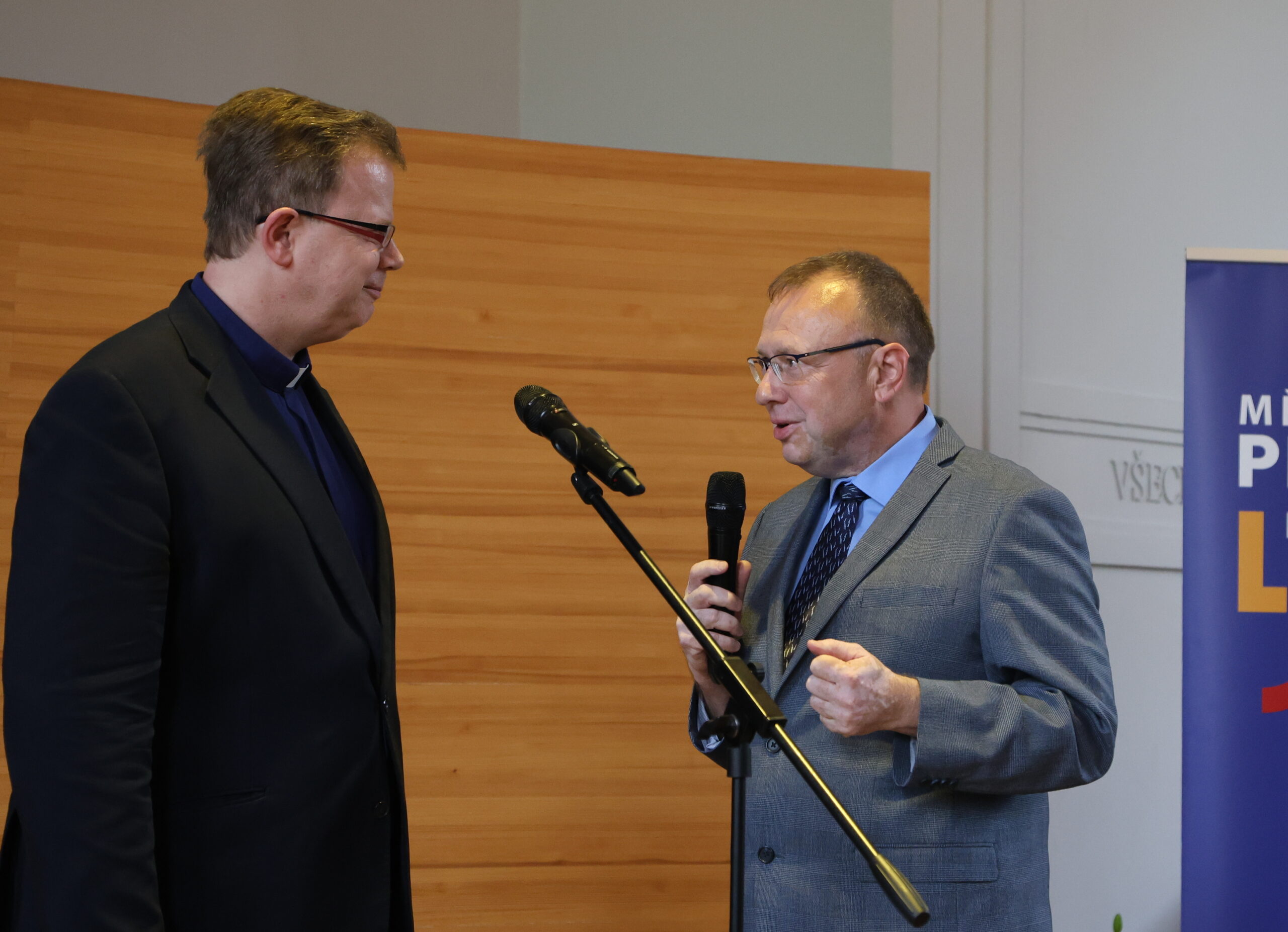 Praha 5 předala ocenění Čestný občan 3 Udeleni cestneho obcanstvi 18.5. 26 13 scaled