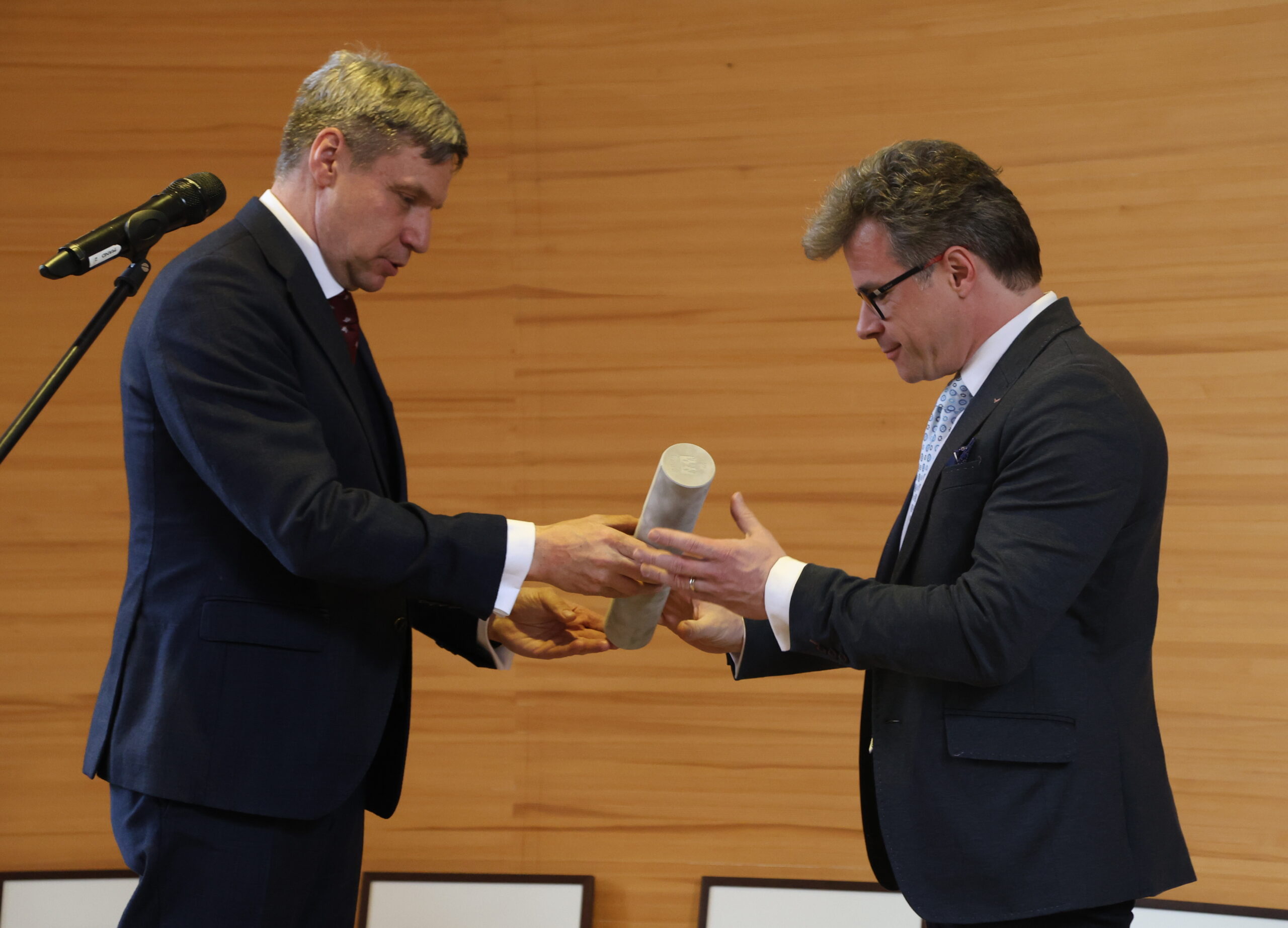 Praha 5 předala ocenění Čestný občan 2 Udeleni cestneho obcanstvi 18.5. 26 23 scaled