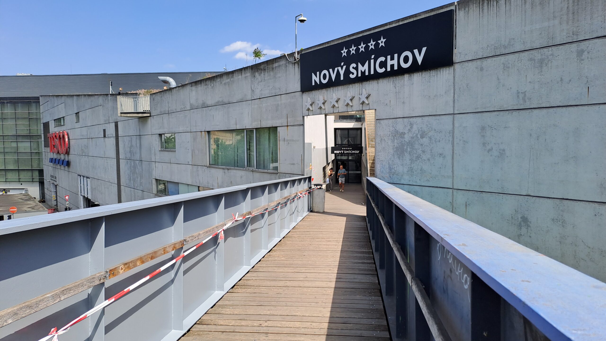 Praha 5 hledá firmu, která bude pokračovat v likvidaci graffiti 2 lavka novy smichov scaled