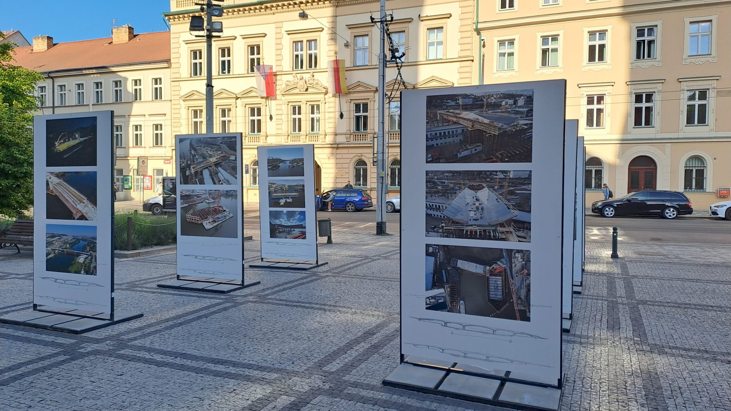 Výstava dává nahlédnout do zákulisí stavby Dvoreckého mostu 2 vystava dvorecky scaled