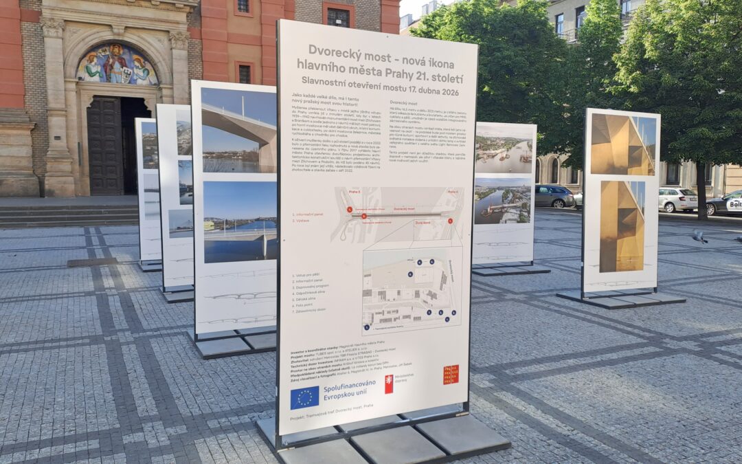 Výstava dává nahlédnout do zákulisí stavby Dvoreckého mostu
