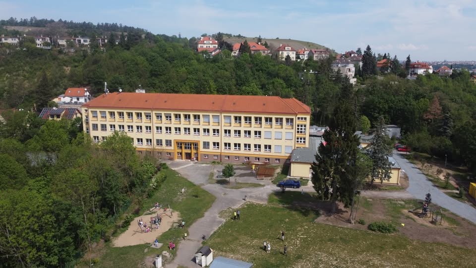Škola Pod Žvahovem pojme více dětí