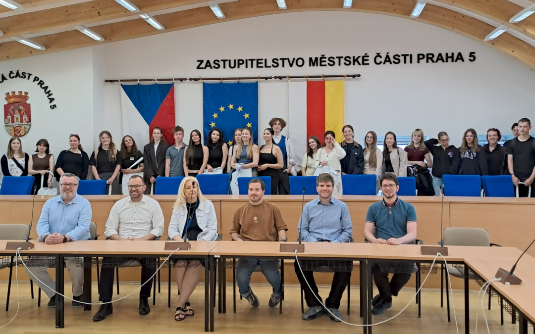 Na radnici zavítali školáci s kolegy z Německa