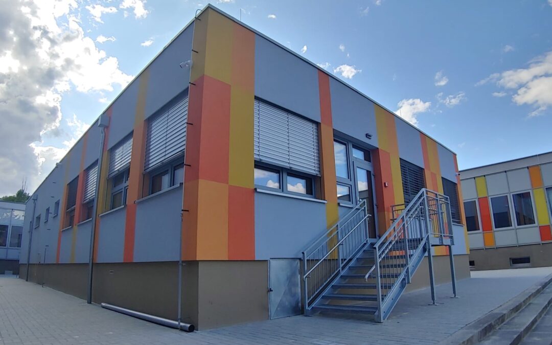 Ve škole přibyly dvě třídy, na plavce čeká opravený bazén