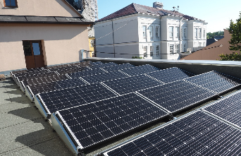 Školská zařízení s FVE panely