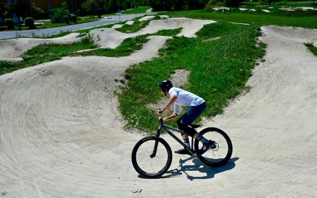 Na Barrandově se buduje pumptrack