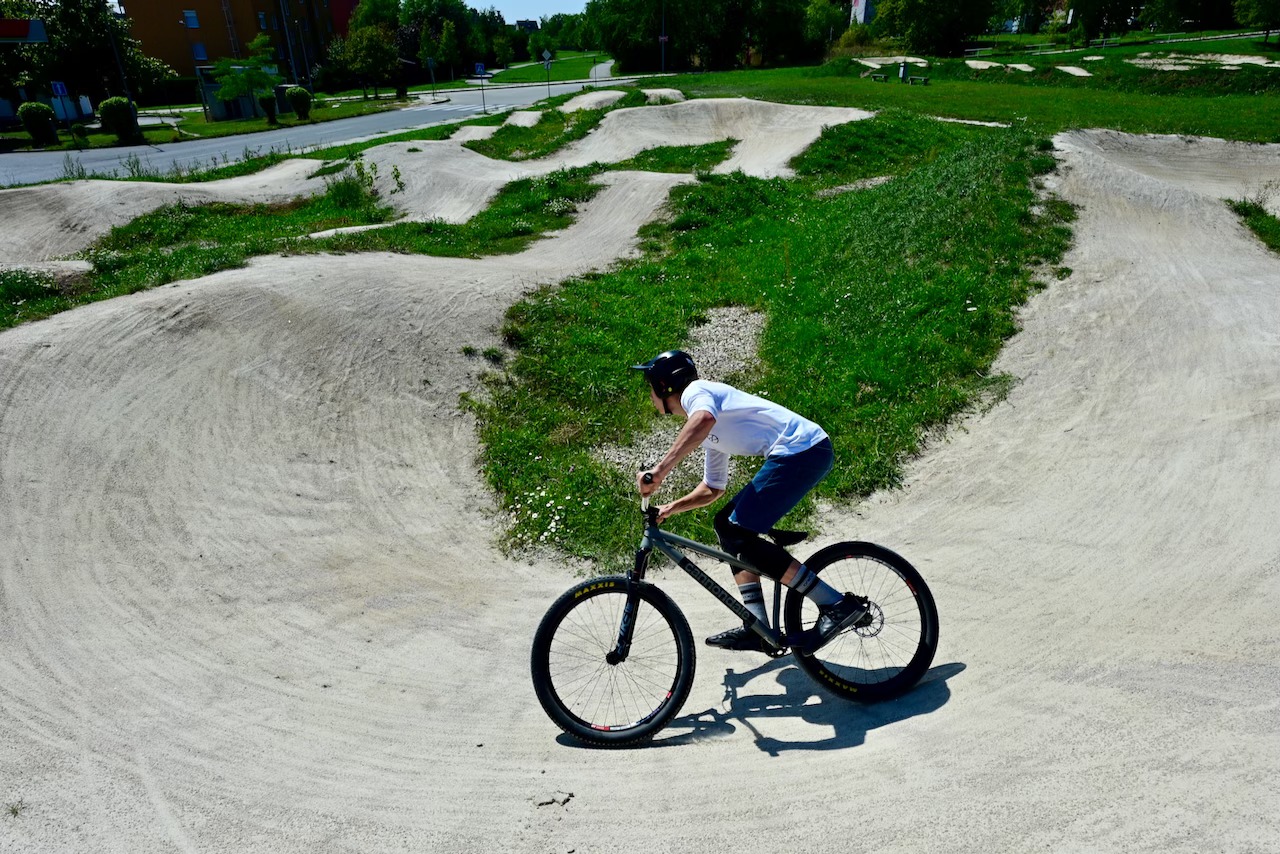 Na Barrandově se buduje pumptrack