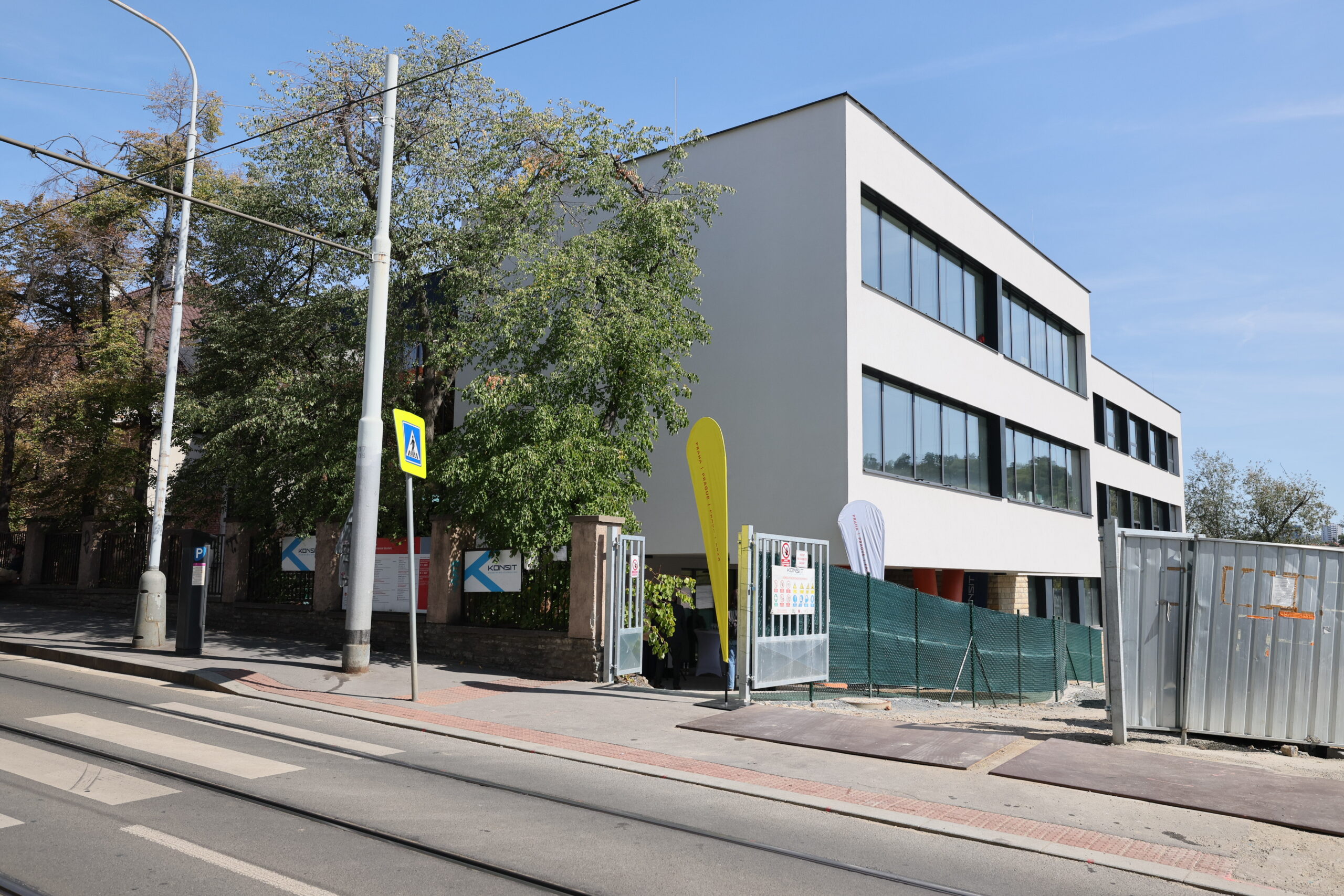 Přístavba základní školy na Zlíchově je hotová 1 DVO 0416 scaled