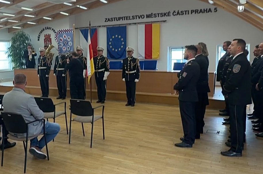 Praha 5 ocenila policisty, strážníky, hasiče a zdravotníky